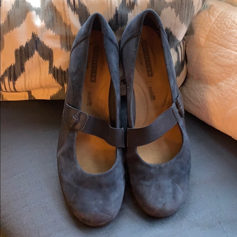 Navy suede Mary Jane shoes